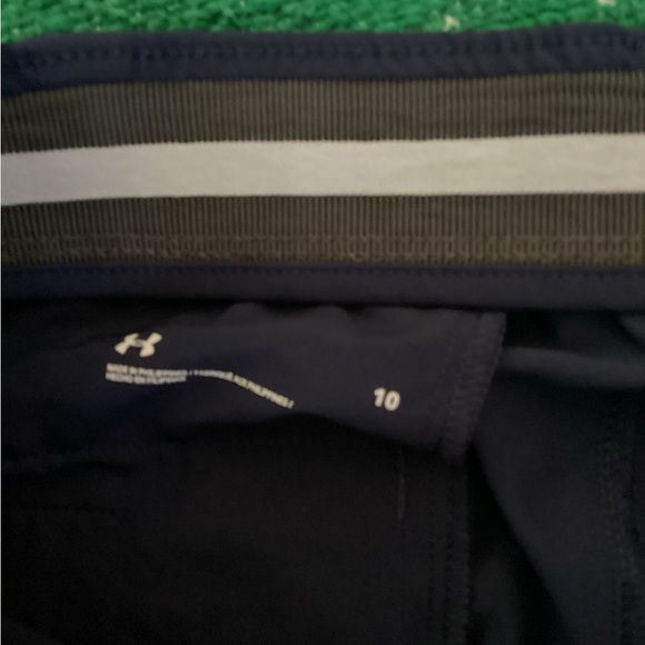 Under Armour Womens Dark Navy Golf pants-SZ 10
Waist 15”
Inseam 30”
B1 - Picture 3 of 4